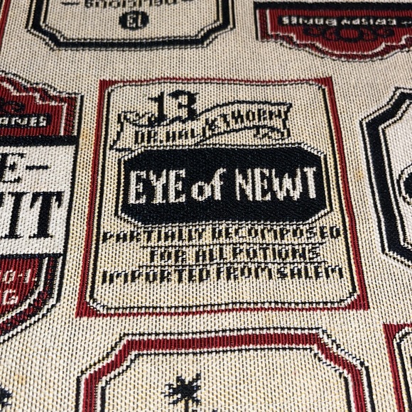 Midnight market Halloween table runner - Picture 3 of 11